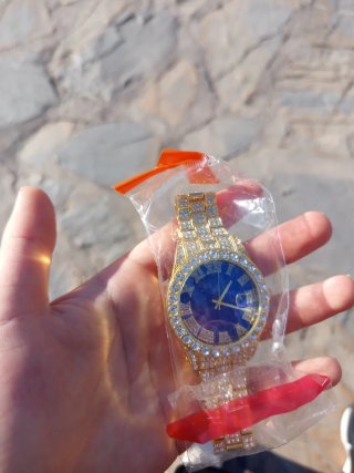 Reloj Dorado con Cristales