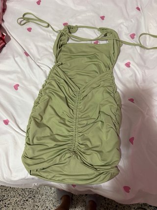 Vestido verde fruncido