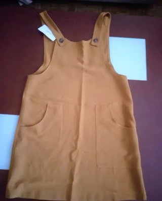 Peto amarillo talla M. Ropa chica
