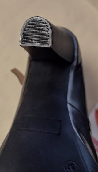 Zapatos de tacón negro y verde champagne