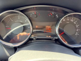 Peugeot 5008 diésel 2.0 HDI 150cv Gris cambio manu