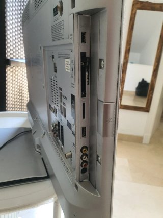 Televisión Panasonic LCD 32 pulgadas. TX-L32D28EW