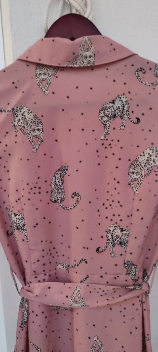 Vestido rosa estampado de leopardo