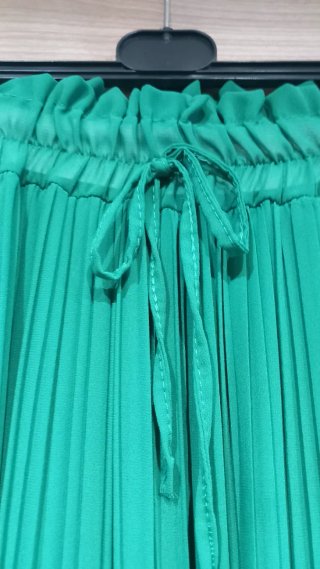 Pantalón de fiesta verde plisado