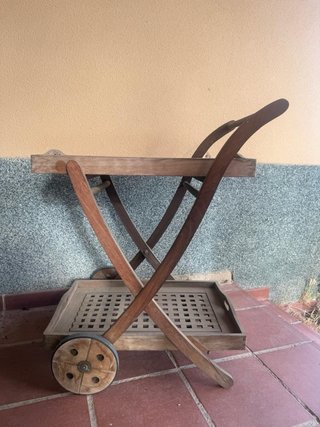 Camarera de madera
