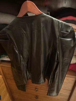 Cazadora polipiel negra nueva