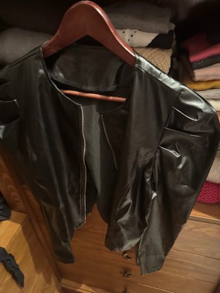 Cazadora polipiel negra nueva