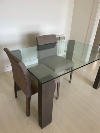 Mesa de comedor de cristal y 4 sillas