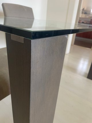 Mesa de comedor de cristal y 4 sillas