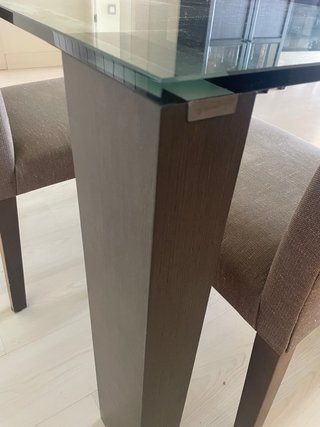 Mesa de comedor de cristal y 4 sillas