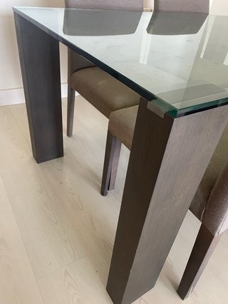 Mesa de comedor de cristal y 4 sillas