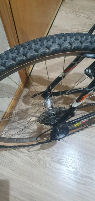 Bicicleta Giant Terrago Negra