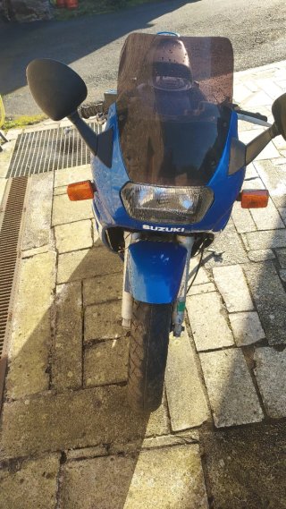 Suzuki GSX 750F Azul y Blanca