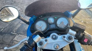Suzuki GSX 750F Azul y Blanca