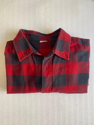 Camisa a cuadros roja y azul