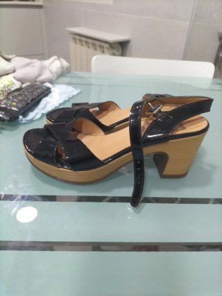 Sandalias Wonders charol negras Talla 37