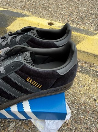Adidas Gazelle Indoor W negras edición especial
