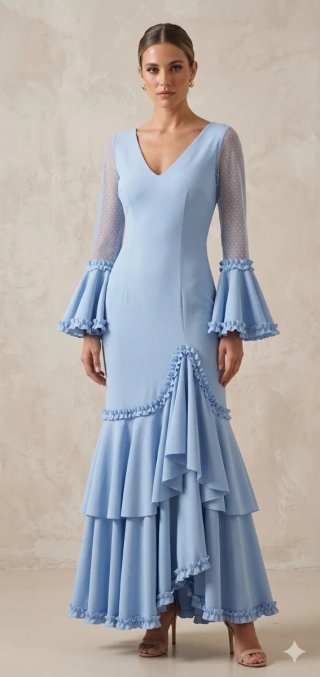 Traje azul con mangas de gasa