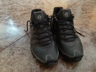 Zapatillas Nike Shox Negras y Rojas 43