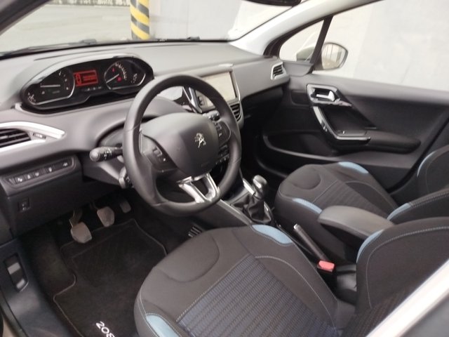 Peugeot 208 2015