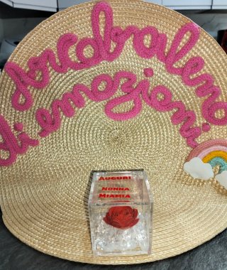 Box con rosa e scritta