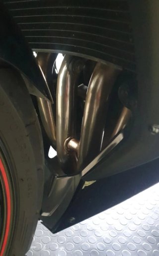 Yamaha R6 Negra - Moto Deportiva