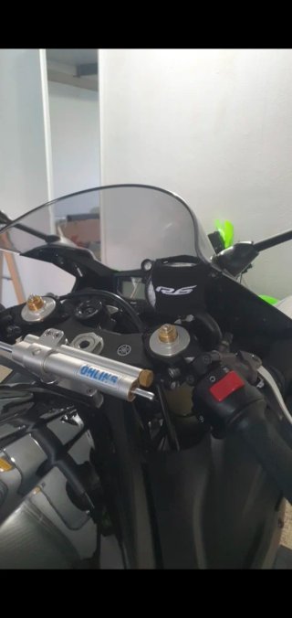 Yamaha R6 Negra - Moto Deportiva