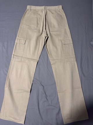 Pantalones cargo Stradivarius verde oliva