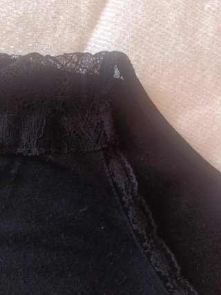 Blusa negra con encaje
