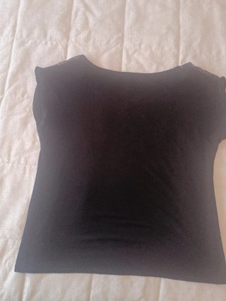 Blusa negra con encaje