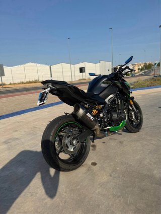 Kawasaki Z900 SE 125cv Negra y Verde 2023