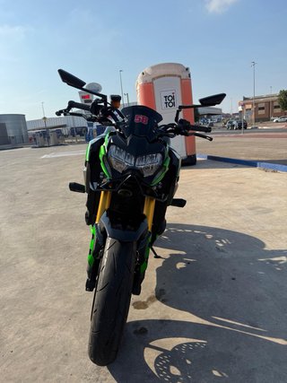 Kawasaki Z900 SE 125cv Negra y Verde 2023