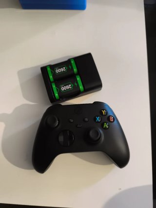 Xbox Series X 1TB SSD, Mando + 2 batterie + gioco