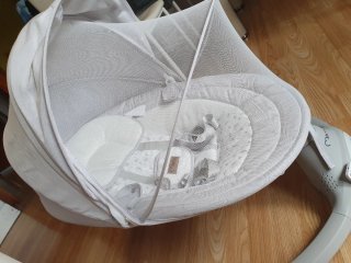 Mecedora para bebés con mosquitera