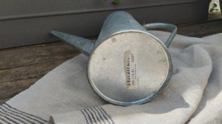 Set di innaffiatoio e vasi in zinco per giardino o terrazzo