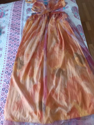 Vestido estampado floral naranja y rosa