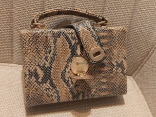 Bolso rígido Tantrend serpiente beige/marrón