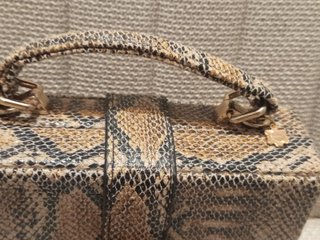 Bolso rígido Tantrend serpiente beige/marrón