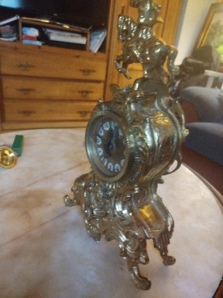 Reloj de sobremesa de bronce con figura ecuestre