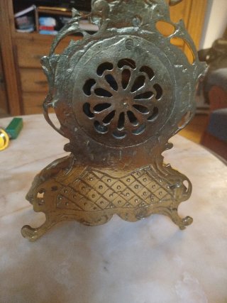Reloj de sobremesa de bronce con figura ecuestre