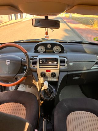 Lancia Ypsilon 2011