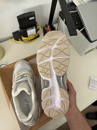 Asics Gel NYC Beige Talla 42 Nuevas