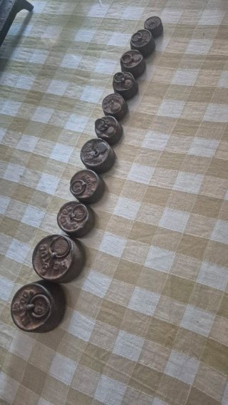 Juego de Pesas Antiguas de Metal