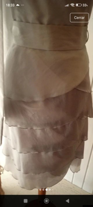 Vestido plateado volantes y fular