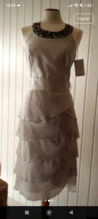 Vestido plateado volantes y fular