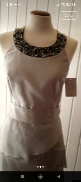 Vestido plateado volantes y fular