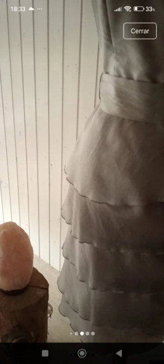Vestido plateado volantes y fular