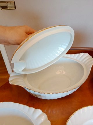 Set de porcelana Bidasoa: platos y soperas