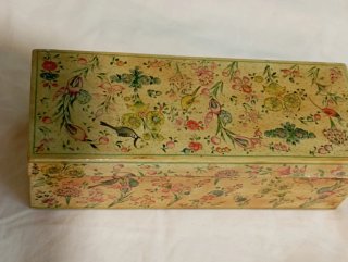 Joyero madera, lacado; flores y pájaros exóticos