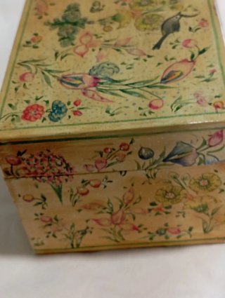 Joyero madera, lacado; flores y pájaros exóticos